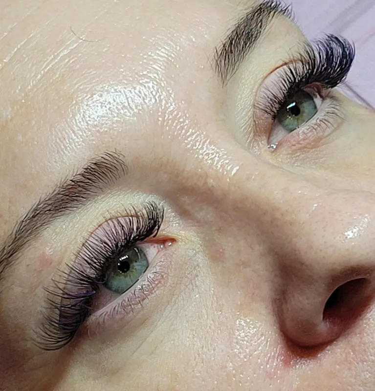 Close-up of a soft, textured hybrid lash set